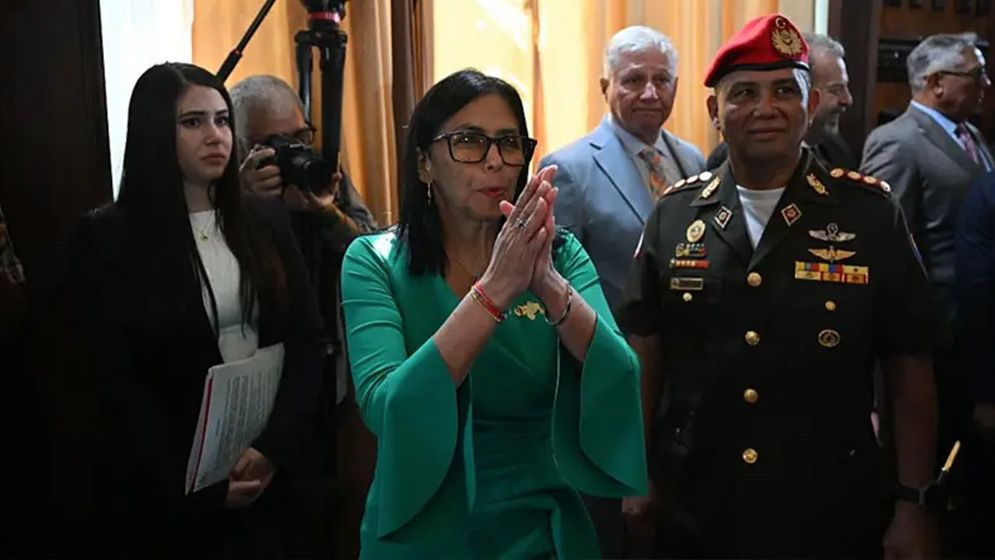 ভেনেজুয়েলার অন্তর্বর্তী প্রেসিডেন্ট হিসেবে শপথ নিলেন ডেলসি রদ্রিগেজ