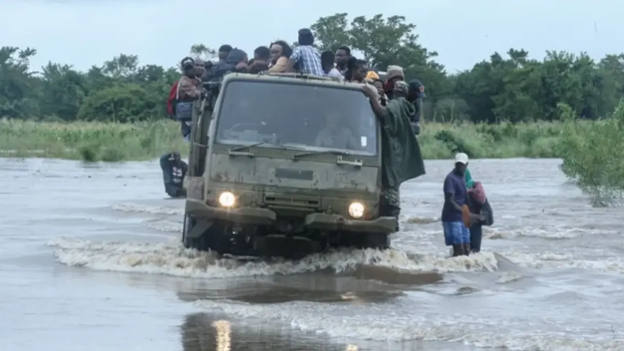 আফ্রিকায় টানা ভারী বৃষ্টিতে ভয়াবহ বন্যা, মৃত শতাধিক