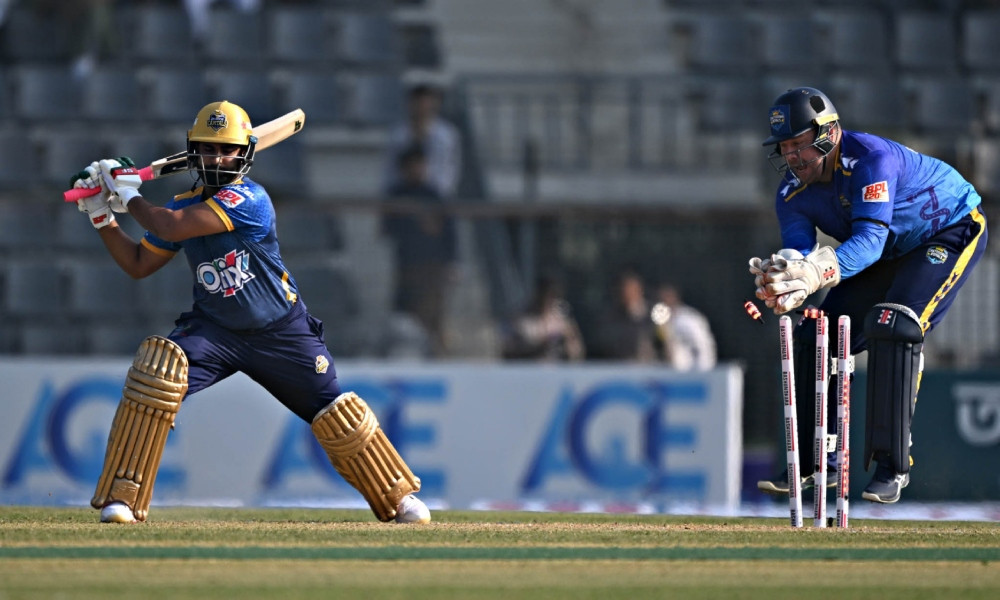 বিপর্যয় সামলে চট্টগ্রামকে ‘সহজ’ লক্ষ্য দিল ঢাকা