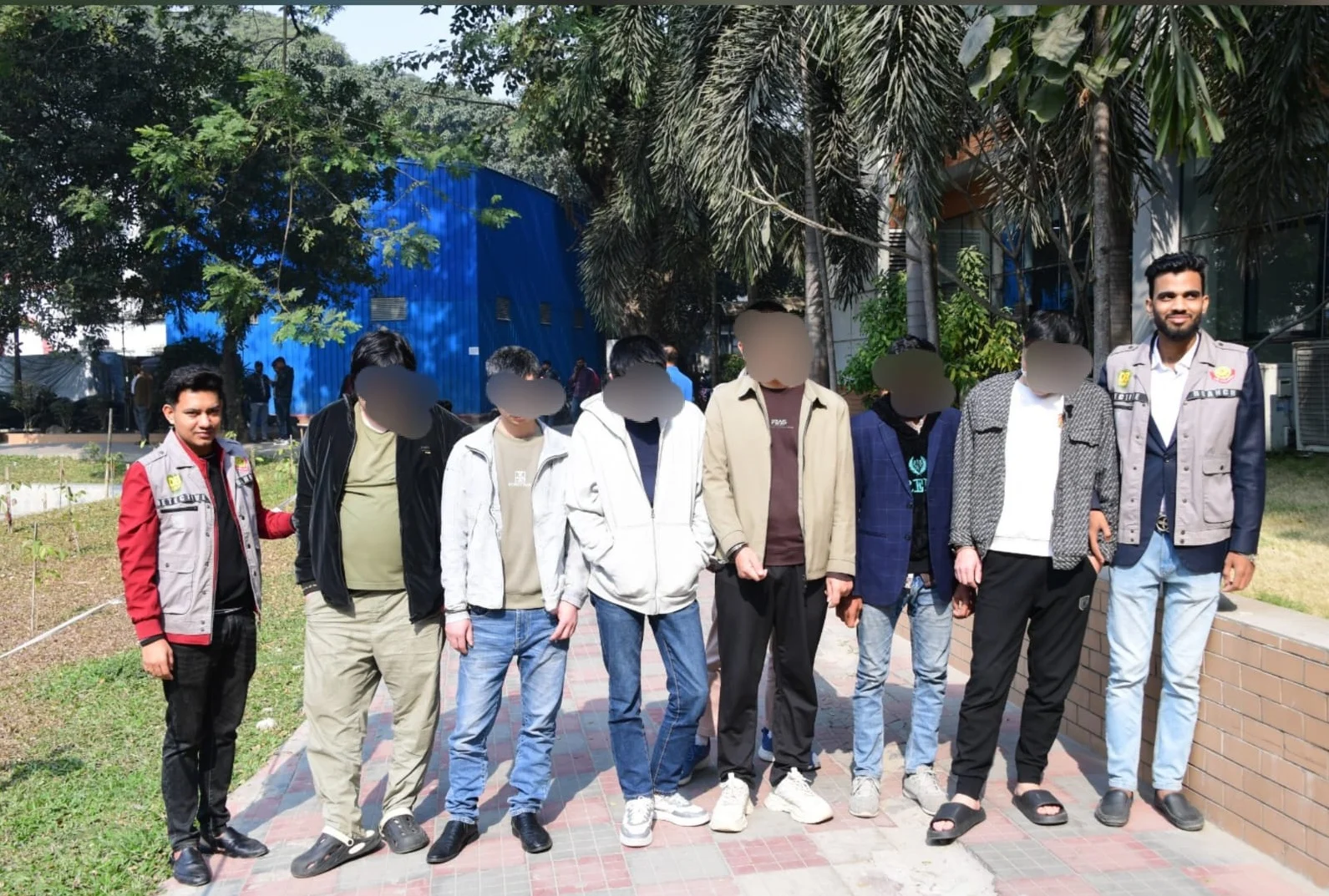 রাজধানীতে ৫ চীনা নাগরিকসহ ৮জন গ্রেফতার, ৫১ হাজার সিম উদ্ধার