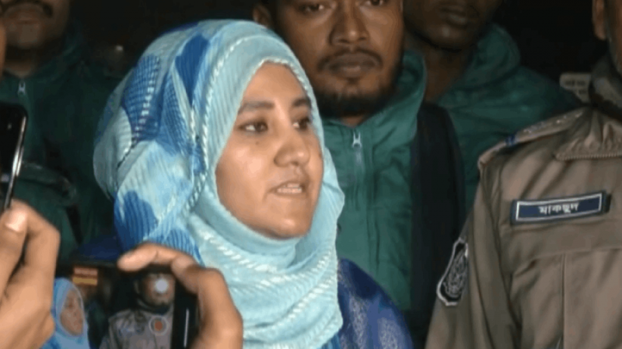 মধ্যরাতে ডিএনসিসির অবৈধ বিলবোর্ড অপসারণ অভিযান