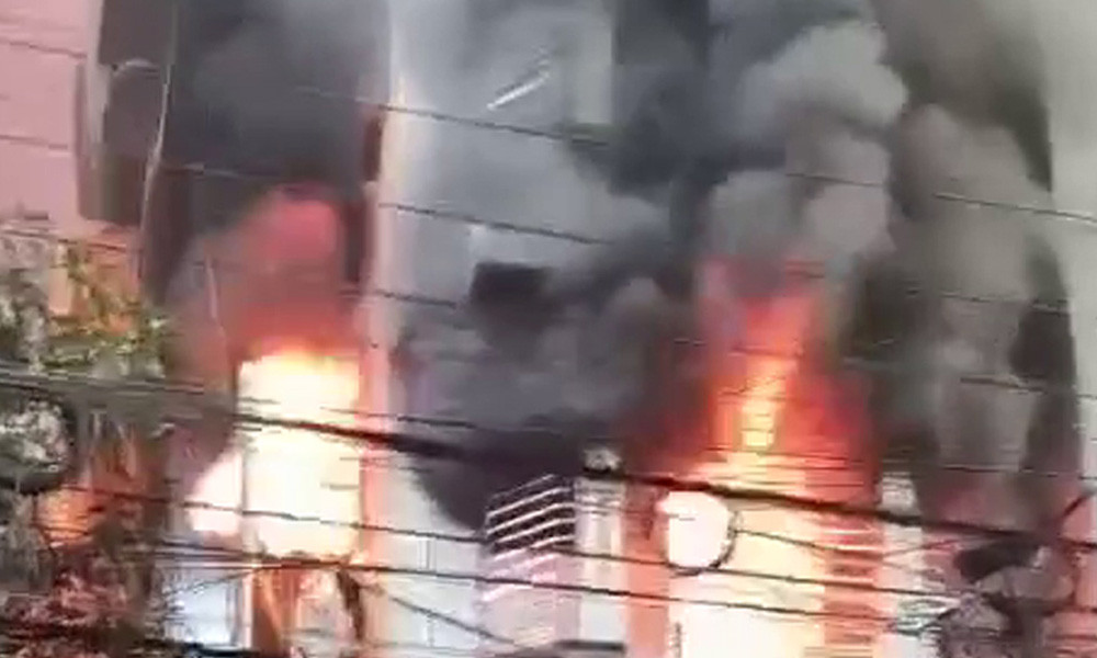 উত্তরায় বহুতল ভবনে অগ্নিকাণ্ডে নিহত ৩, আহত ১৩