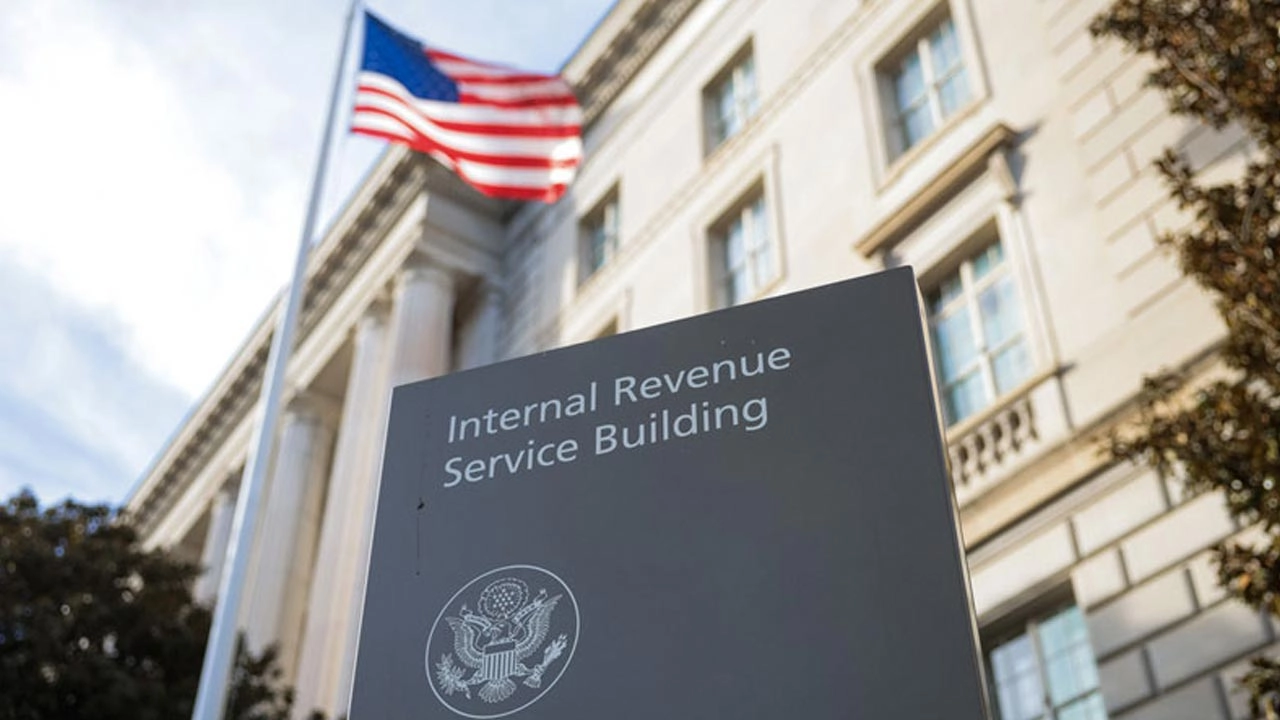 আইআরএস ও মার্কিন ট্রেজারির বিরুদ্ধে ১০ বিলিয়ন ডলারের মামলা ট্রাম্পের