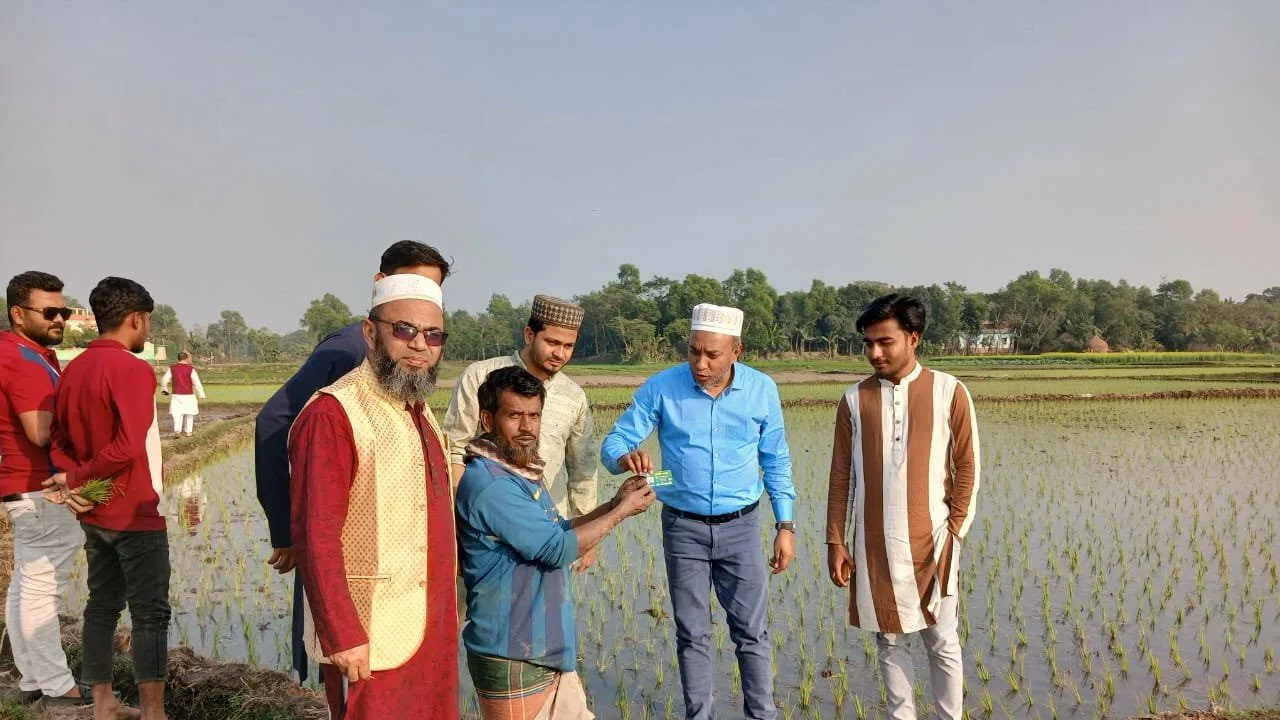 ফ্যামিলি ও কৃষক কার্ড নিয়ে কবীর ভূঁইয়ার গণসংযোগ