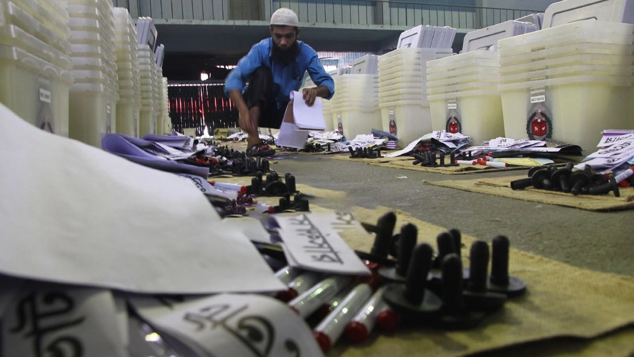 আজ রাত থেকে ব্যালট ছাপা শুরু