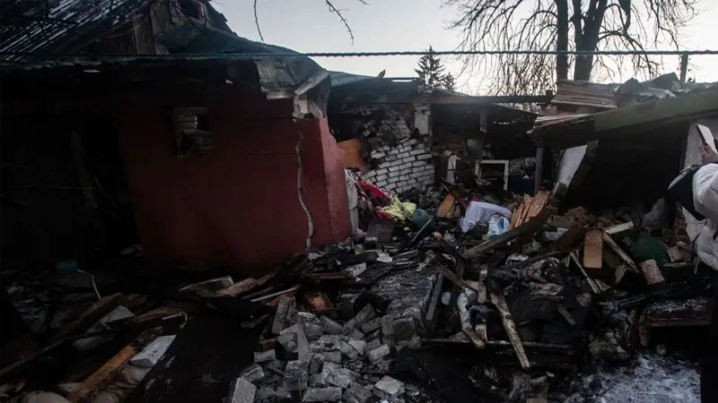 ইউক্রেনজুড়ে রাতভর রুশ হামলা, নিহত ২