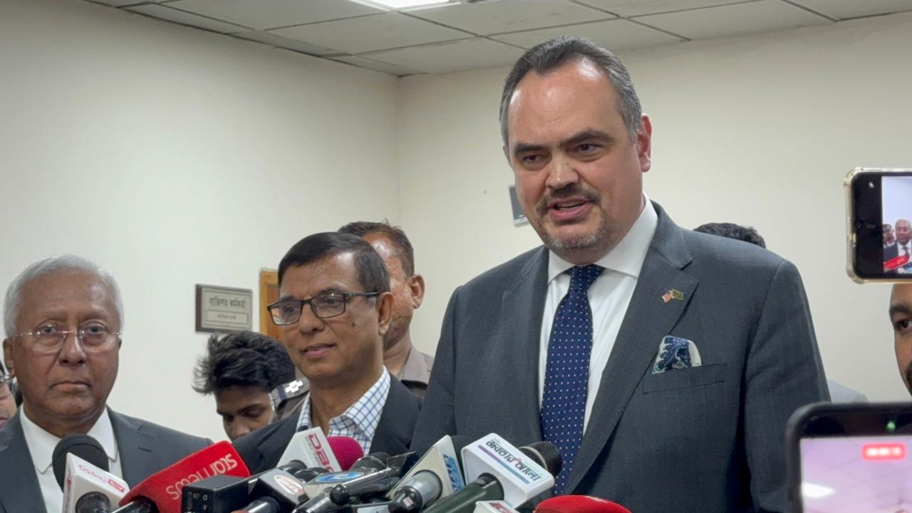 নির্বাচনে কোনো পক্ষ নেবে না যুক্তরাষ্ট্র সরকার : মার্কিন রাষ্ট্রদূত