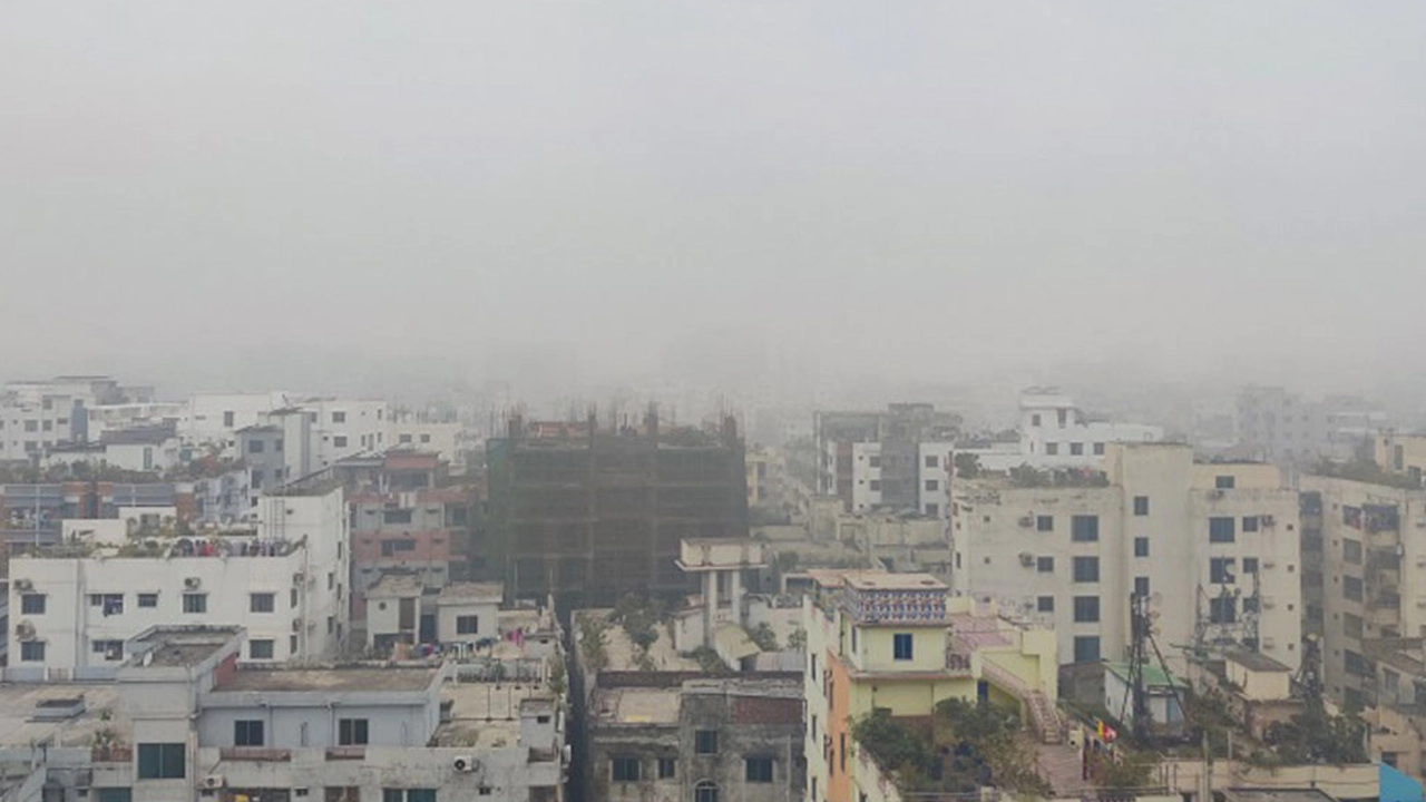 রাজধানী ঢাকার আকাশ আজ সাময়িকভাবে আংশিক মেঘে ঢাকা থাকতে পারে