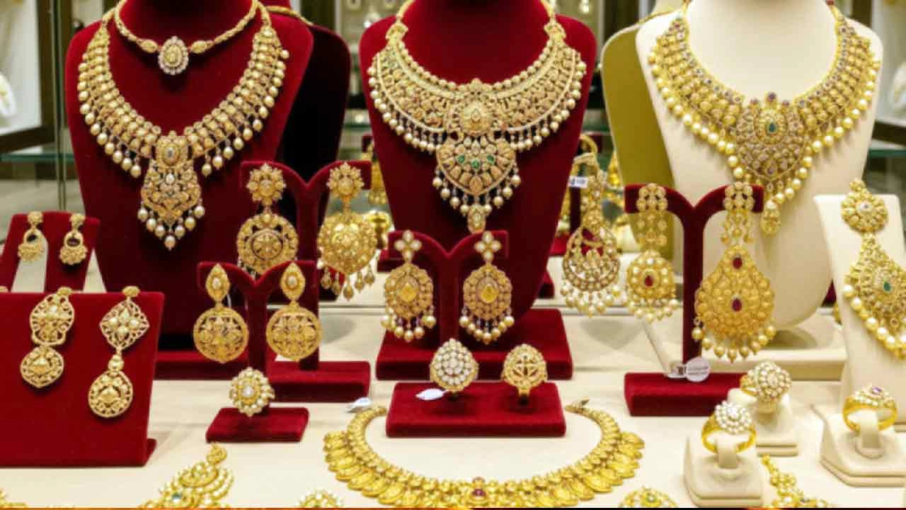 বাড়ার পর আজ যে দামে বিক্রি হচ্ছে স্বর্ণ