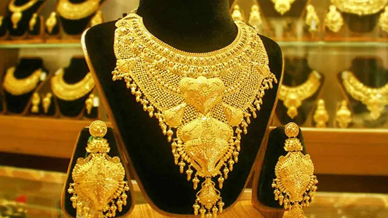 দেশের বাজারে আবারও বাড়ানো হয়েছে সোনার দাম