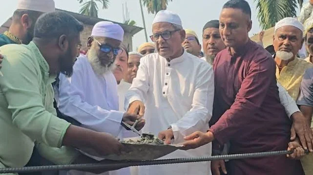 ভেঙে পড়া রাষ্ট্রীয় প্রতিষ্ঠানগুলোকে প্রাতিষ্ঠানিক রূপ দিতে কাজ করছে সরকার :  মির্জা ফখরুল