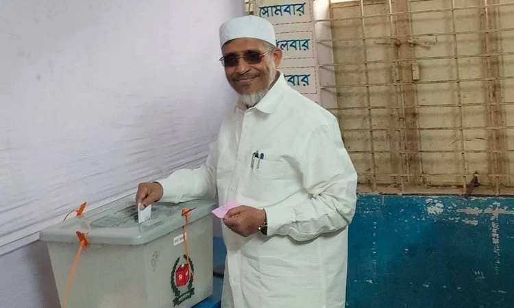 নেত্রকোণায় সপরিবারে ভোট দিলেন সাবেক স্বরাষ্ট্র প্রতিমন্ত্রী লুৎফুজ্জামান বাবর