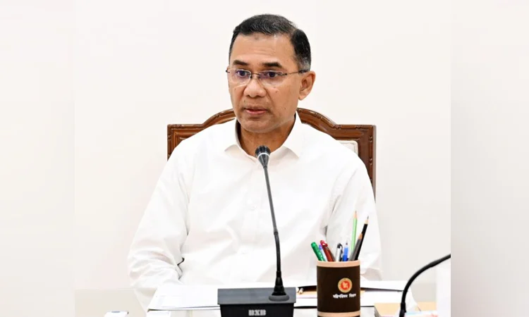 বেশ সকালে প্রধানমন্ত্রীকে অফিসে দেখে অনেকেই অভিভূত