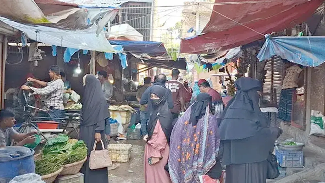 পীরের কারণে ভোট দেন না রূপসার নারীরা, জামায়াতের উঠান বৈঠক