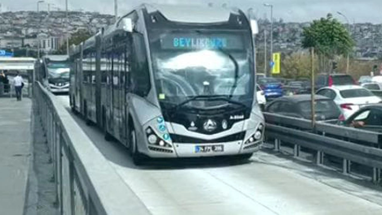 হজযাত্রীদের সেবায় বৈদ্যুতিক বাস চালু করল সৌদি