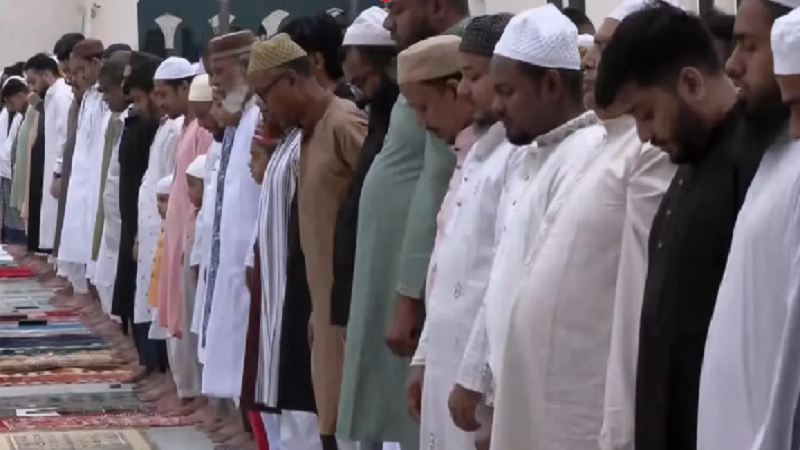 বায়তুল মোকাররমে ঈদের প্রথম জামাত অনুষ্ঠিত