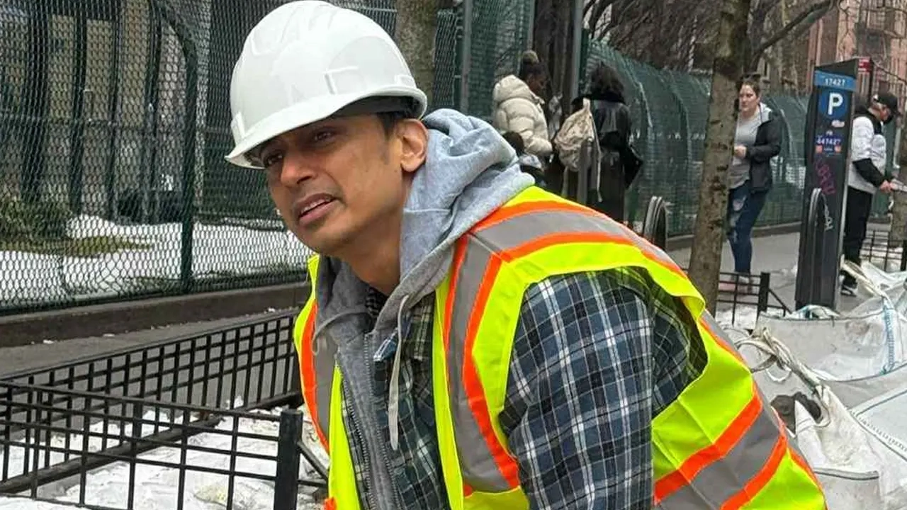 নিউইয়র্কে শ্রমিকের কাজ করছেন জায়েদ খান!