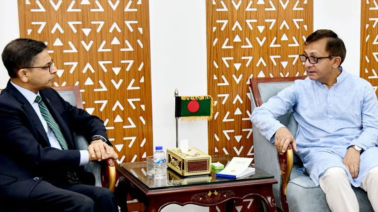 হরমুজ প্রণালি নিয়ে এখনই আতঙ্কের কিছু নেই : বাণিজ্যমন্ত্রী