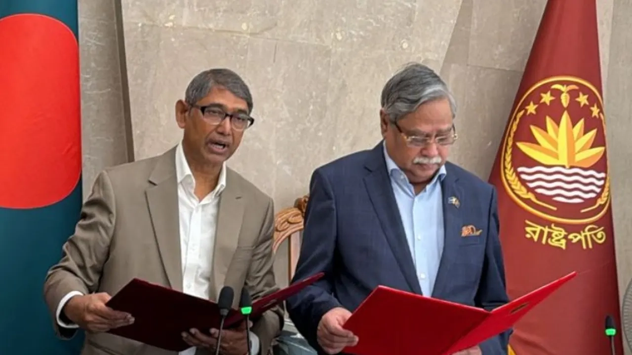 মন্ত্রী হিসেবে শপথ নিলেন আহমেদ আযম খান