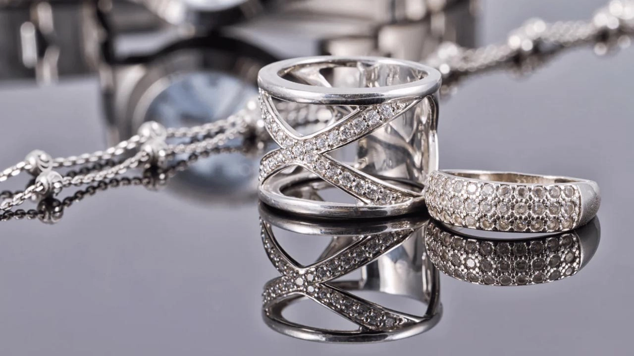 সোনার পর কমল রুপার দামও