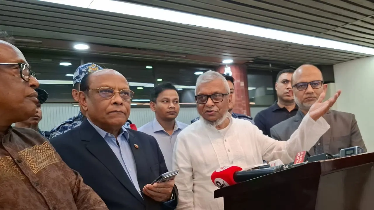 ফ্লাইট বাতিল হওয়া যাত্রীদের থাকা-খাওয়ার ব্যবস্থা করবে মন্ত্রণালয়: প্রবাসীকল্যাণমন্ত্রী