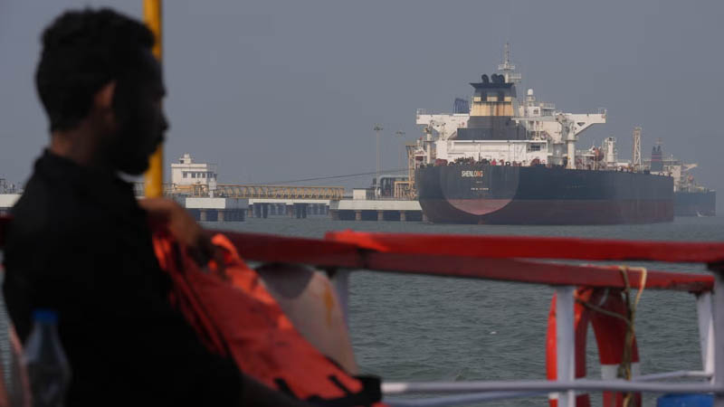 হরমুজ পারাপারে জাহাজপ্রতি ২০ লাখ ডলার নিচ্ছে ইরান