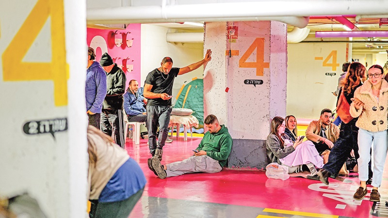 ইরানের হামলা থেকে বাঁচতে মাটির নিচে বন্দিদশায় ইসরায়েলিদের দিন