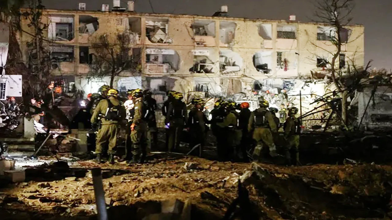 ইসরাইলের ডিমোনায় ইরানের ক্ষেপণাস্ত্র হামলা, ভবন ধসে আহত ৪৭