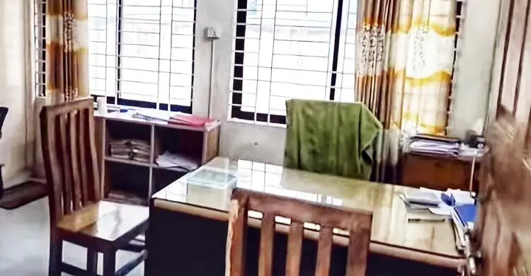 প্রতিমন্ত্রীর আকস্মিক পরিদর্শনে ৩ ভূমি কর্মকর্তা বদলি, গ্রাহকসেবা বন্ধ