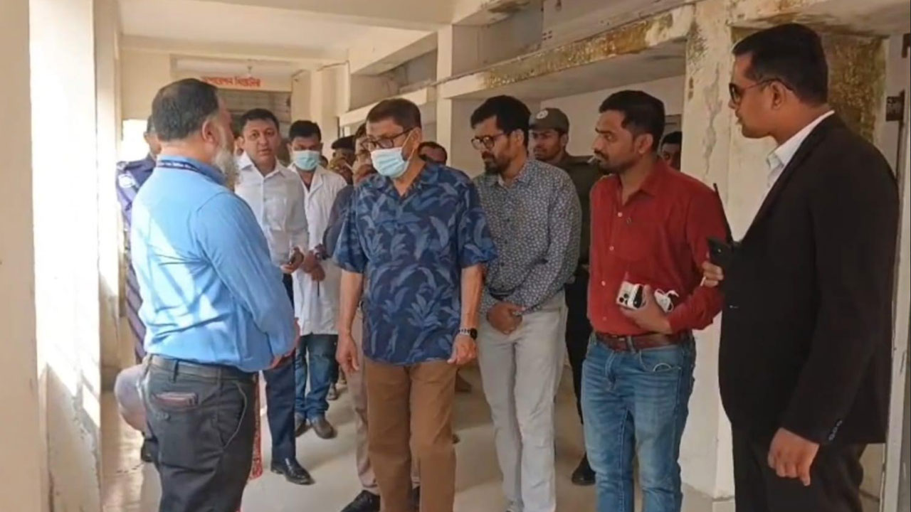 হঠাৎ হাসপাতাল পরিদর্শনে স্বাস্থ্যমন্ত্রী, ১৬ ডাক্তারের মধ্যে উপস্থিত ৮