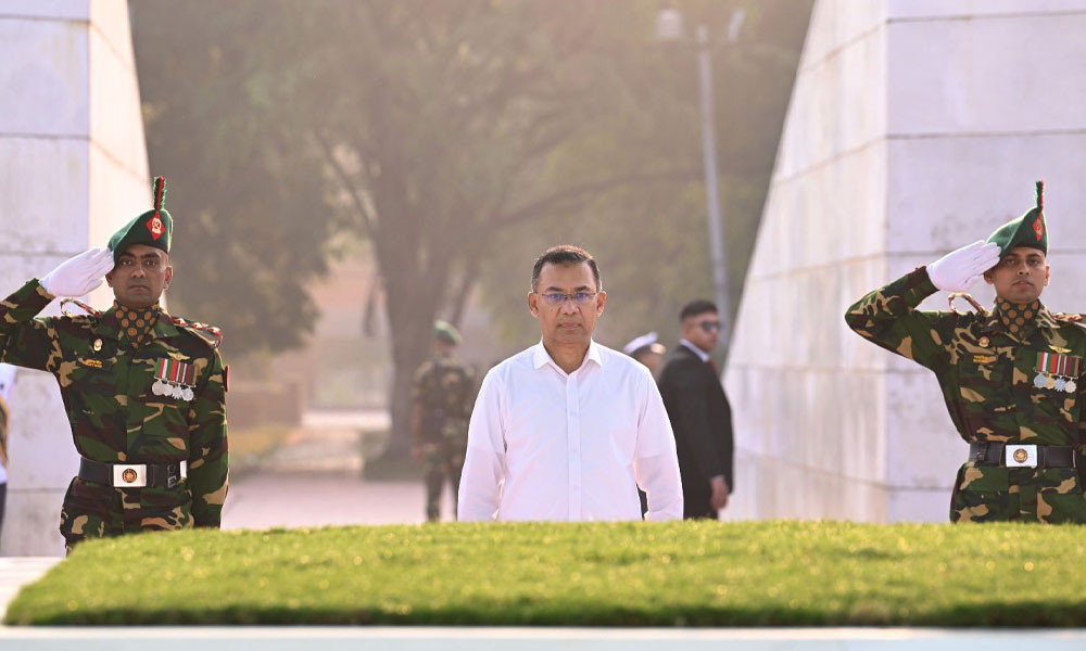 জিয়াউর রহমান ও খালেদা জিয়ার সমাধিতে প্রধানমন্ত্রীর শ্রদ্ধা