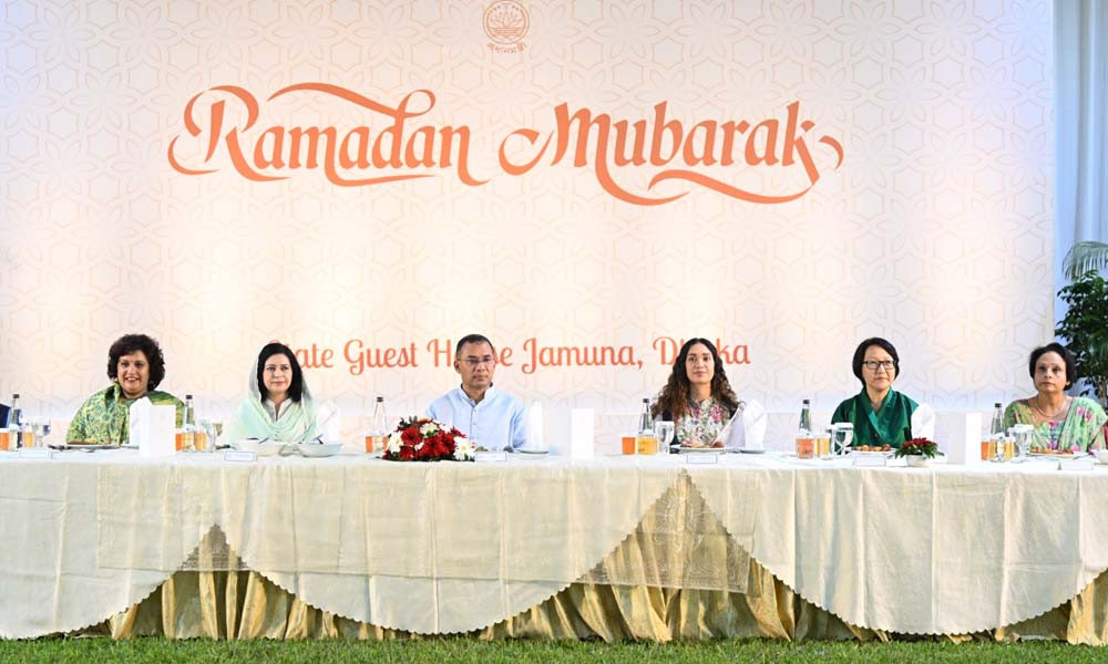 কূটনীতিকদের সঙ্গে ইফতার করলেন প্রধানমন্ত্রী