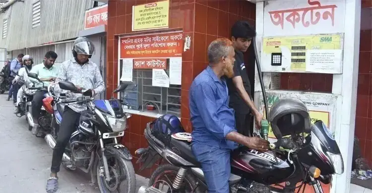 ফুয়েল পাসে বদলেছে চিত্র, সিরিয়ালে দাঁড়িয়েও দ্রুত তেল পাওয়ায় স্বস্তি