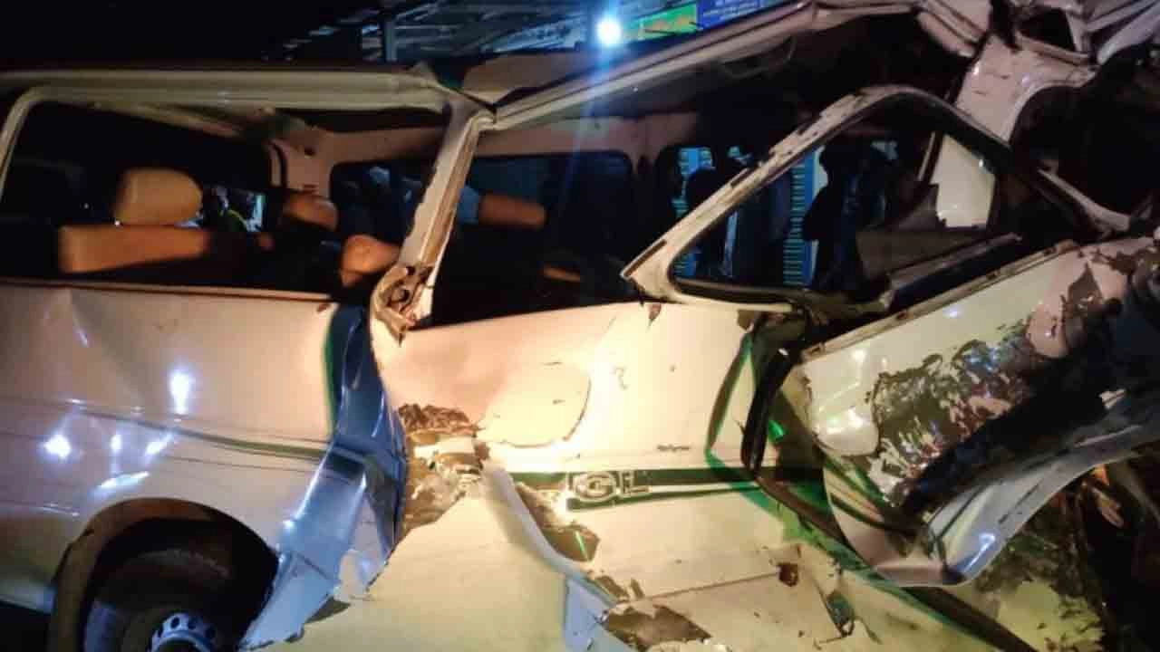 ট্রাক-মাইক্রোবাস সংঘর্ষে শিশুসহ নিহত ৩