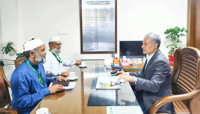 রহনপুর–ঢাকা রুটে আন্তঃনগর ট্রেনের দাবিতে মন্ত্রীর সাথে এমপির সাক্ষাৎ