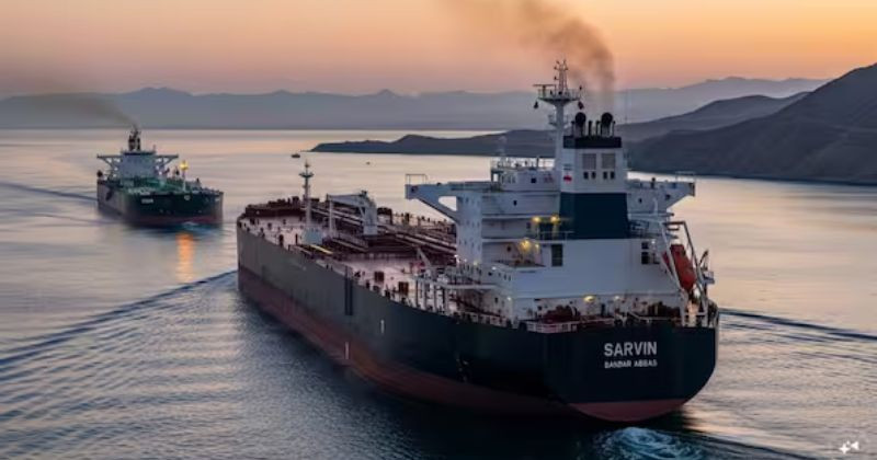 মার্কিন অবরোধ উপেক্ষা করেই হরমুজ প্রণালি পার হচ্ছে ইরানের পতাকাবাহী জাহাজ