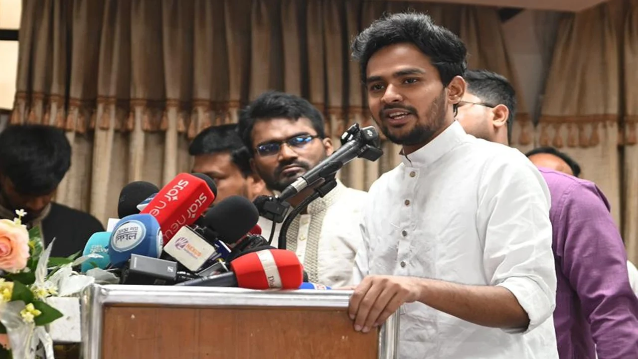 ক্যাম্পাসে সন্ত্রাসের রাজত্ব দেখছি: আসিফ মাহমুদ