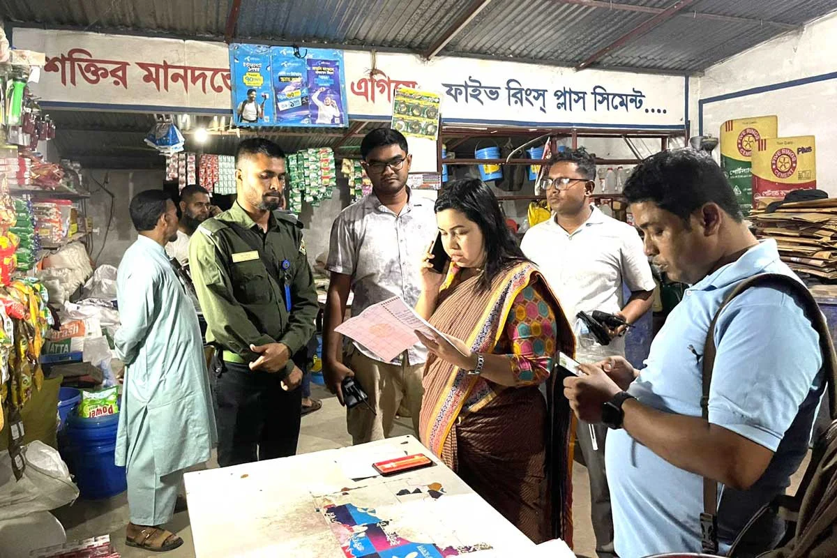 বরিশালে অবৈধ মজুদের দায়ে দুই জ্বালানি বিক্রেতাকে জরিমানা