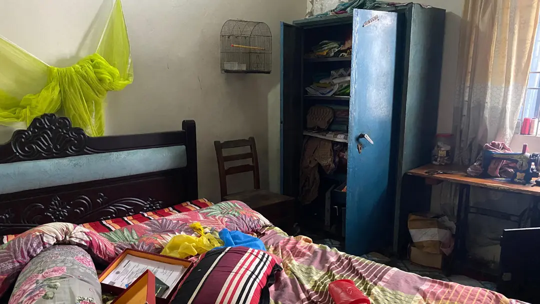 চট্টগ্রামে তালাবদ্ধ ঘরের টিনখুলে অর্থ-স্বর্ণালঙ্কার লুট, দলিলপত্রে আগুন