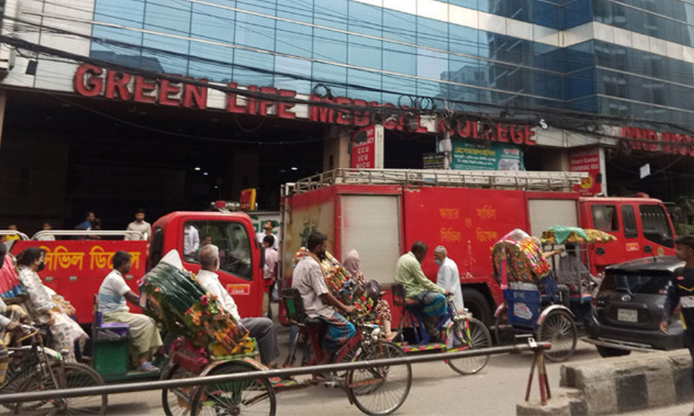 রাজধানীর গ্রিন রোডে হাসপাতালে আগুন