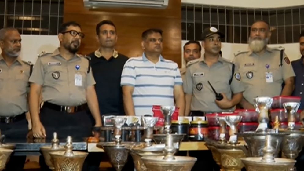 রাজধানীর গুলশানে সিসাবারে অভিযান, সেবন সামগ্রী জব্দ
