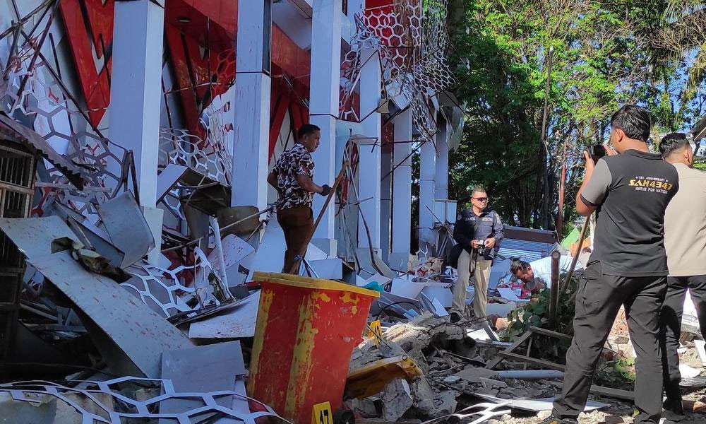 ইন্দোনেশিয়ায় শক্তিশালী ভূমিকম্পে নিহত ১