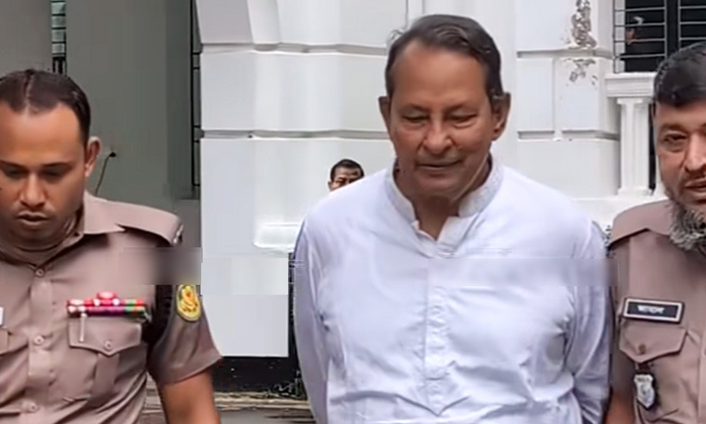 টেনশন কইরেন না আমরা আছিতো স্যার : ইনুকে দুই পুলিশ সদস্য