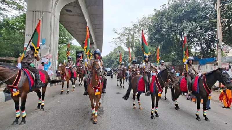 বৈশাখী শোভাযাত্রায় ডিএমপির সুসজ্জিত অশ্বারোহী দল