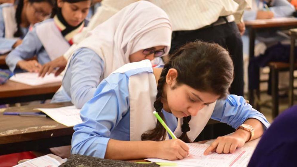 এসএসসি ও সমমানের পরীক্ষা শুরু