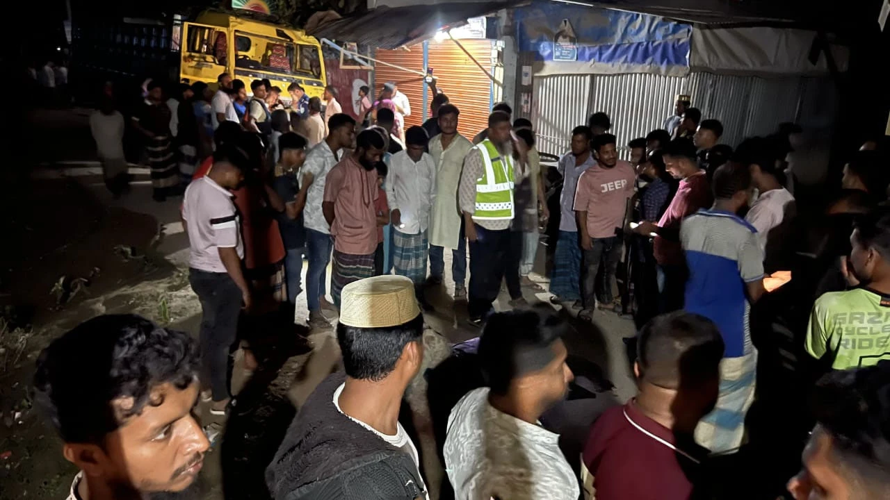 বেপরোয়া গতির অভিযোগে ট্রাকচালককে পিটিয়ে হত্যা