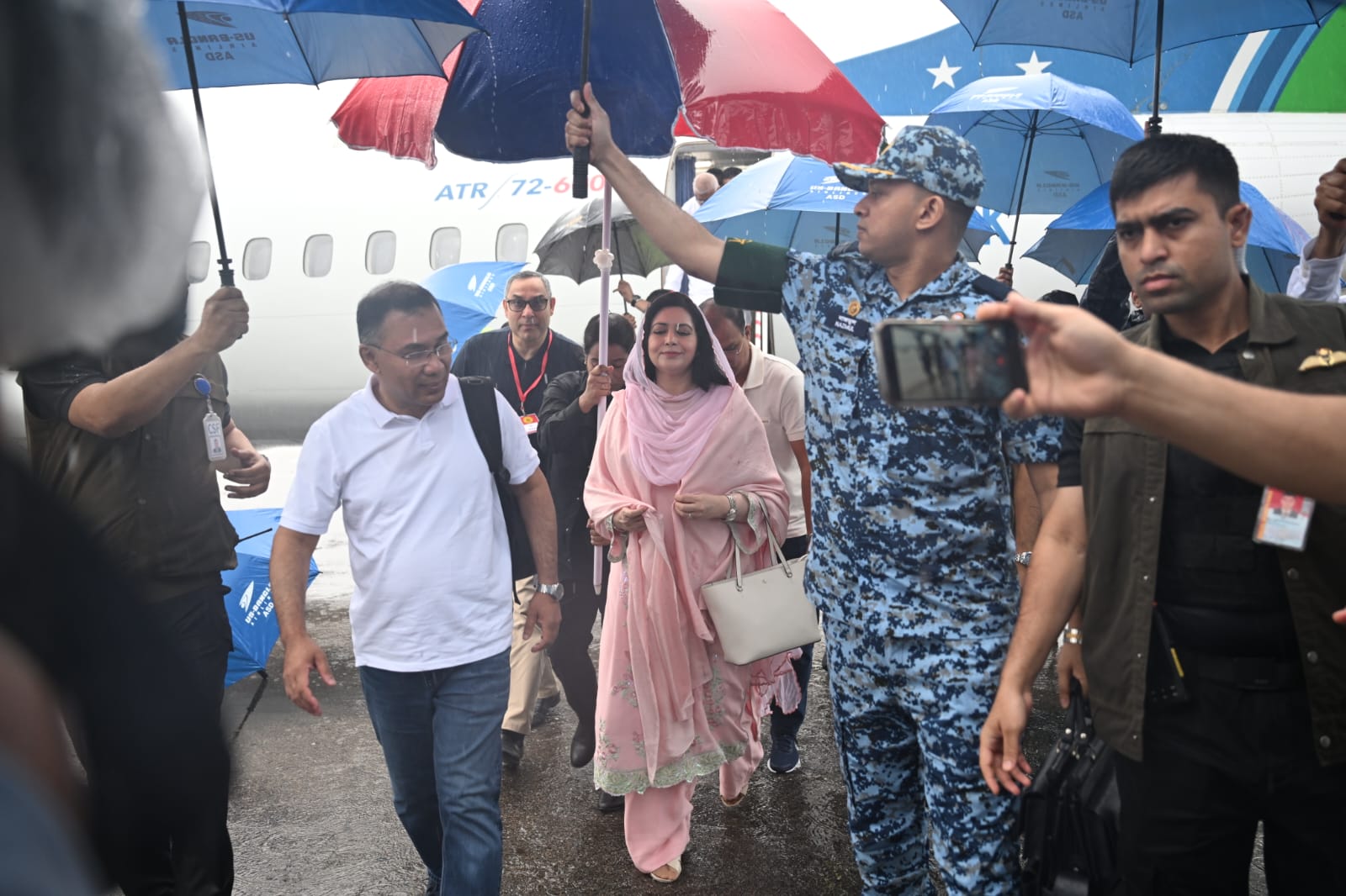 সিলেট পৌঁছেই শাহজালালের মাজার জিয়ারত করলেন প্রধানমন্ত্রী