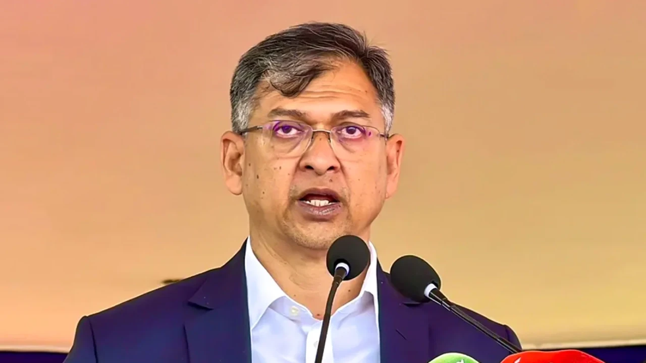 ব্যাংকমুখী নয় গণমানুষের বাজেট ঘোষণা করেছে সরকার: স্বরাষ্ট্রমন্ত্রী