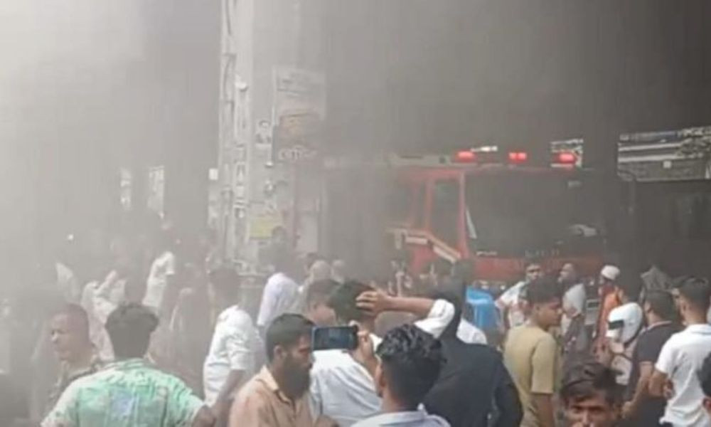 মিরপুরের পূরবী মার্কেটে আগুন