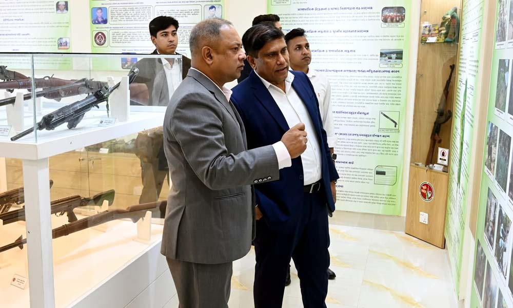 মুক্তিযুদ্ধের স্মারক ‘স্মৃতি অম্লান’ পরিদর্শন করলেন প্রতিরক্ষা উপদেষ্টা